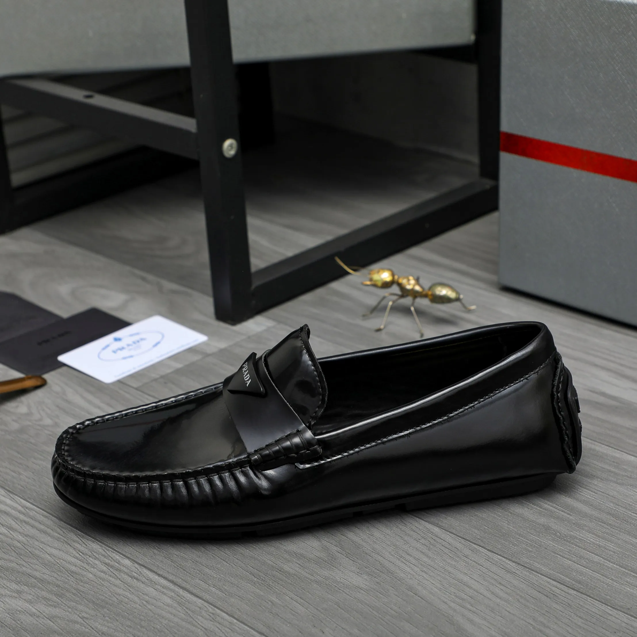 Men's shoes 💰p420 Product trademark: Men's shoes 💰pRADA [Prada] Casual slip-on men's shoes Regular size. Size: 38-44 Product materials: Selected patent cowhide upper, sheepskin lining, rubber outsole